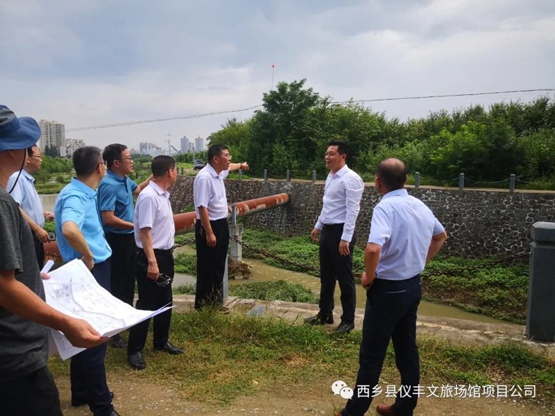西鄉(xiāng)縣委李書記一行現(xiàn)場調(diào)研項目公司河濱南路道路建設(shè)項目