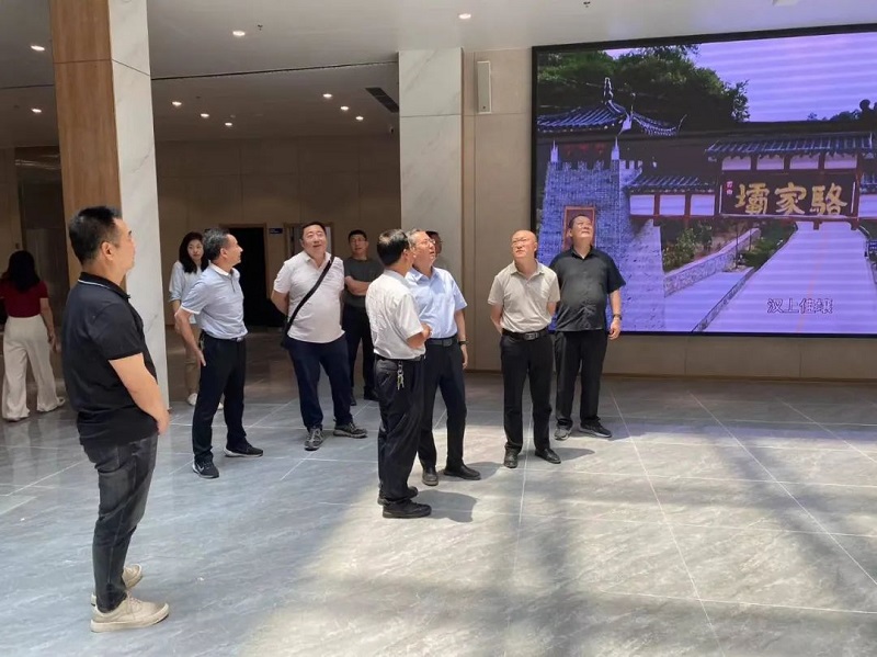 陜西省文物局副局長(zhǎng)馬寶收、革命文物處處長(zhǎng)薛少鵬一行蒞臨西鄉(xiāng)縣博物館調(diào)研